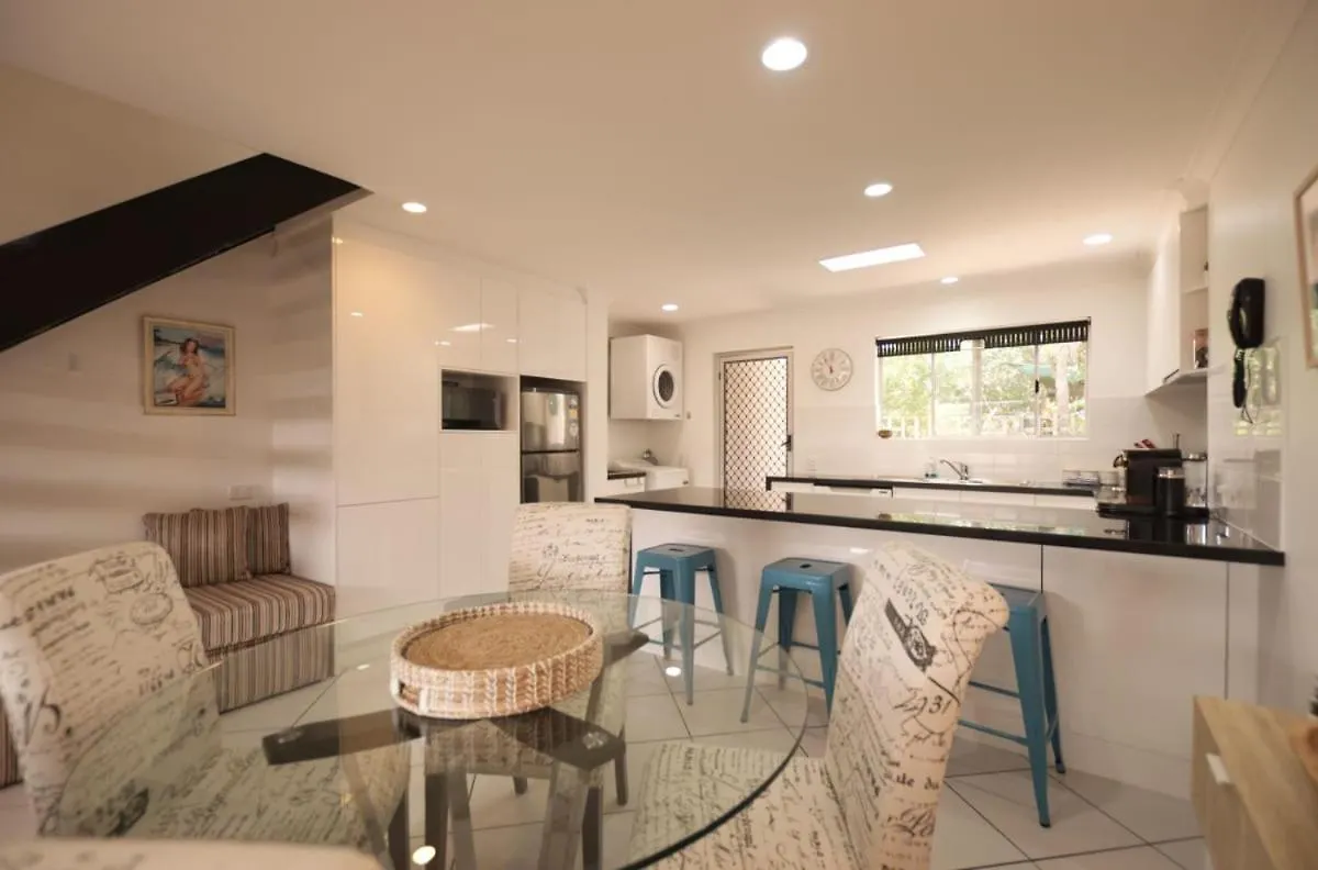 *** Aparthotel Raintrees Moffat Beach Australia