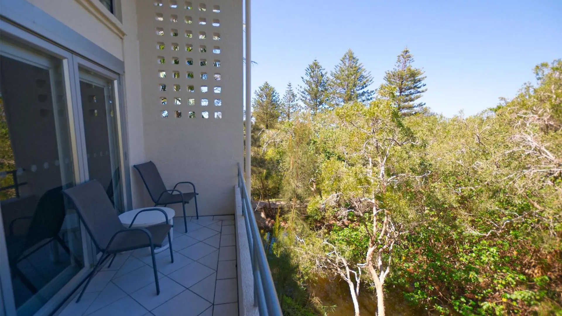 Raintrees Moffat Beach